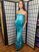 Load image into Gallery viewer, Floral Strapless Sweatheart Dress
