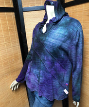 Load image into Gallery viewer, Bejeweled Mid Sky-Dye Long-Sleeved Hooded Pullover in Autumn Blue Love
