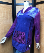 Load image into Gallery viewer, Bejeweled Long Sky-Dye Long-Sleeved Pullover in Blue Dazzling Fall

