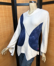 Load image into Gallery viewer, Fresh Fruit Sky-Dye Mid Long-Sleeved Hooded Pullover in Blue Spring Light
