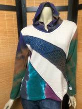 Load image into Gallery viewer, Fresh Fruit Sky-Dye Mid Long-Sleeved Hooded Sustainable Pullover in Earthy Meadow Breeze
