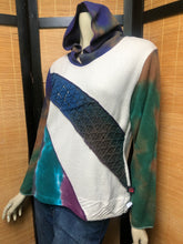 Load image into Gallery viewer, Fresh Fruit Sky-Dye Mid Long-Sleeved Hooded Sustainable Pullover in Earthy Meadow Breeze
