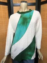 Load image into Gallery viewer, Fresh Fruit Sky-Dye Long Long-Sleeved Crew-Necked Pullover in Emerald Spring Romance
