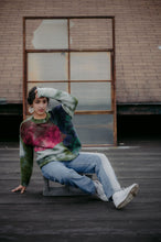 Load image into Gallery viewer, Garret Pullover in Mossy Stream

